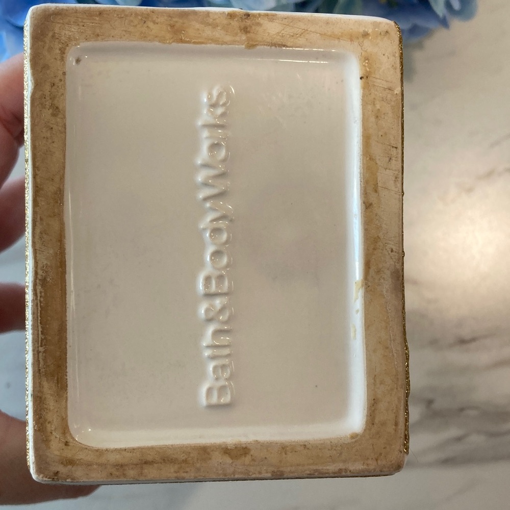 Bath & Body Works Gingerbread House Foaming Soap Dispenser White Gold Glitter - Picture 11 of 12